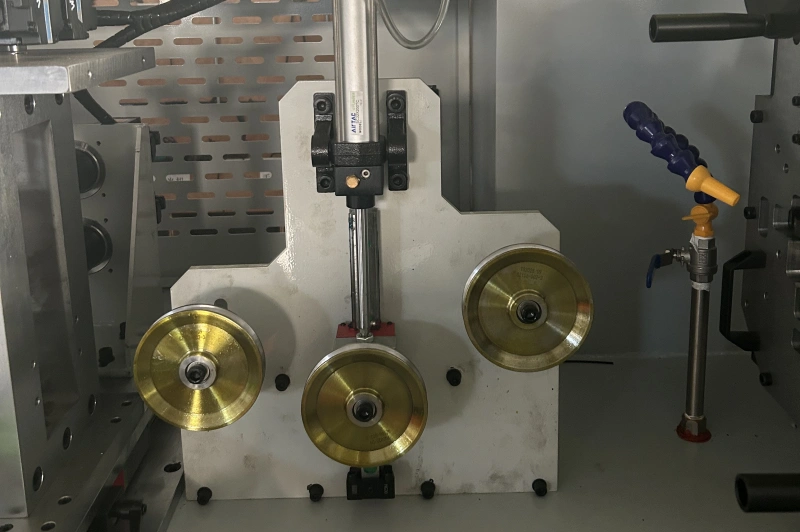 Tänzerregelung zur Drahtspannungs Kontrolle in Produktionslinie